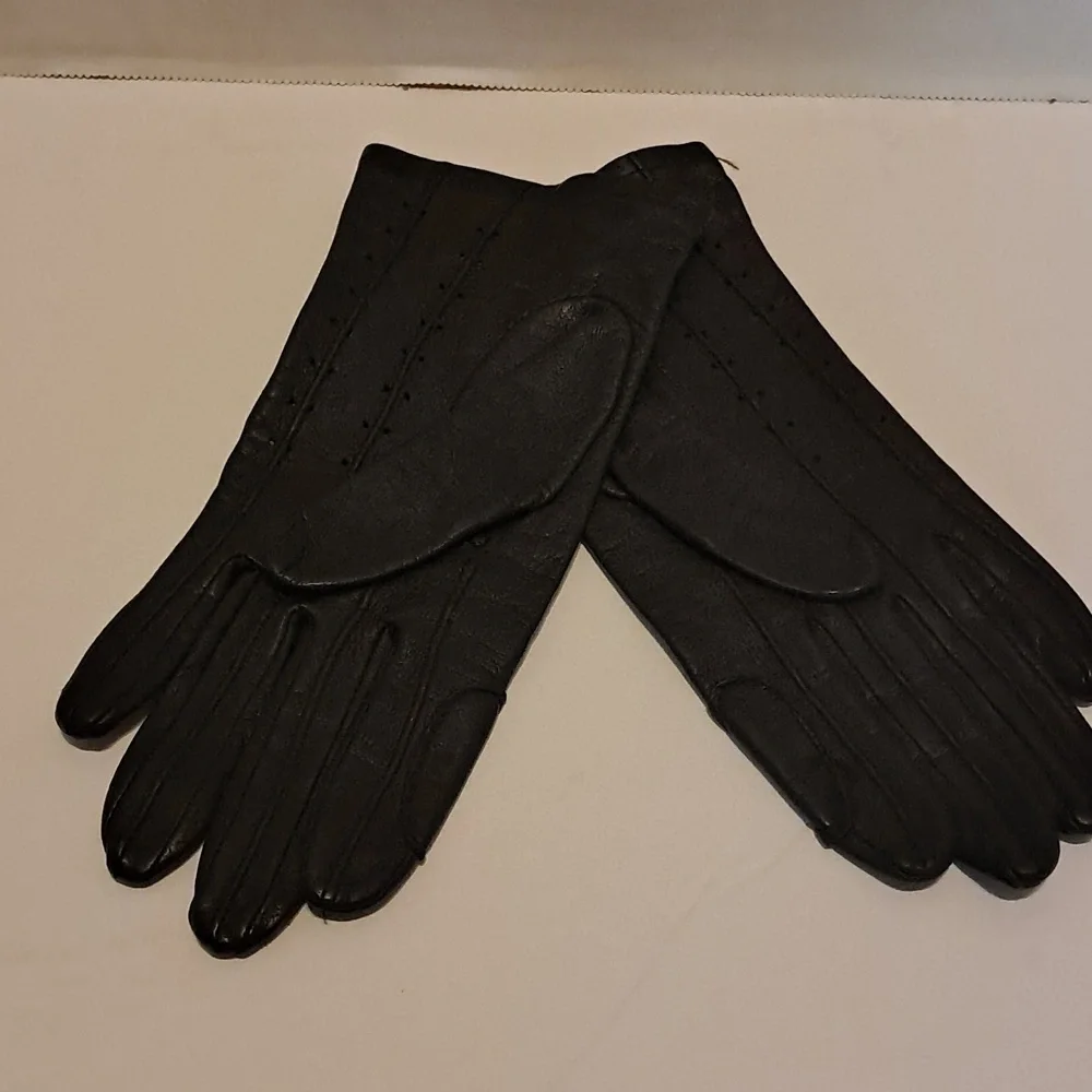 Vintage Leather Driving Gloves Perforated Elegant Sophisticated Fitted Preowned